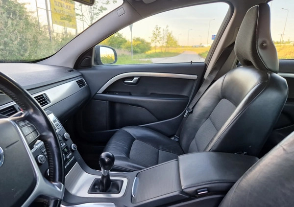 Volvo V70 cena 26900 przebieg: 299999, rok produkcji 2010 z Szczytna małe 352